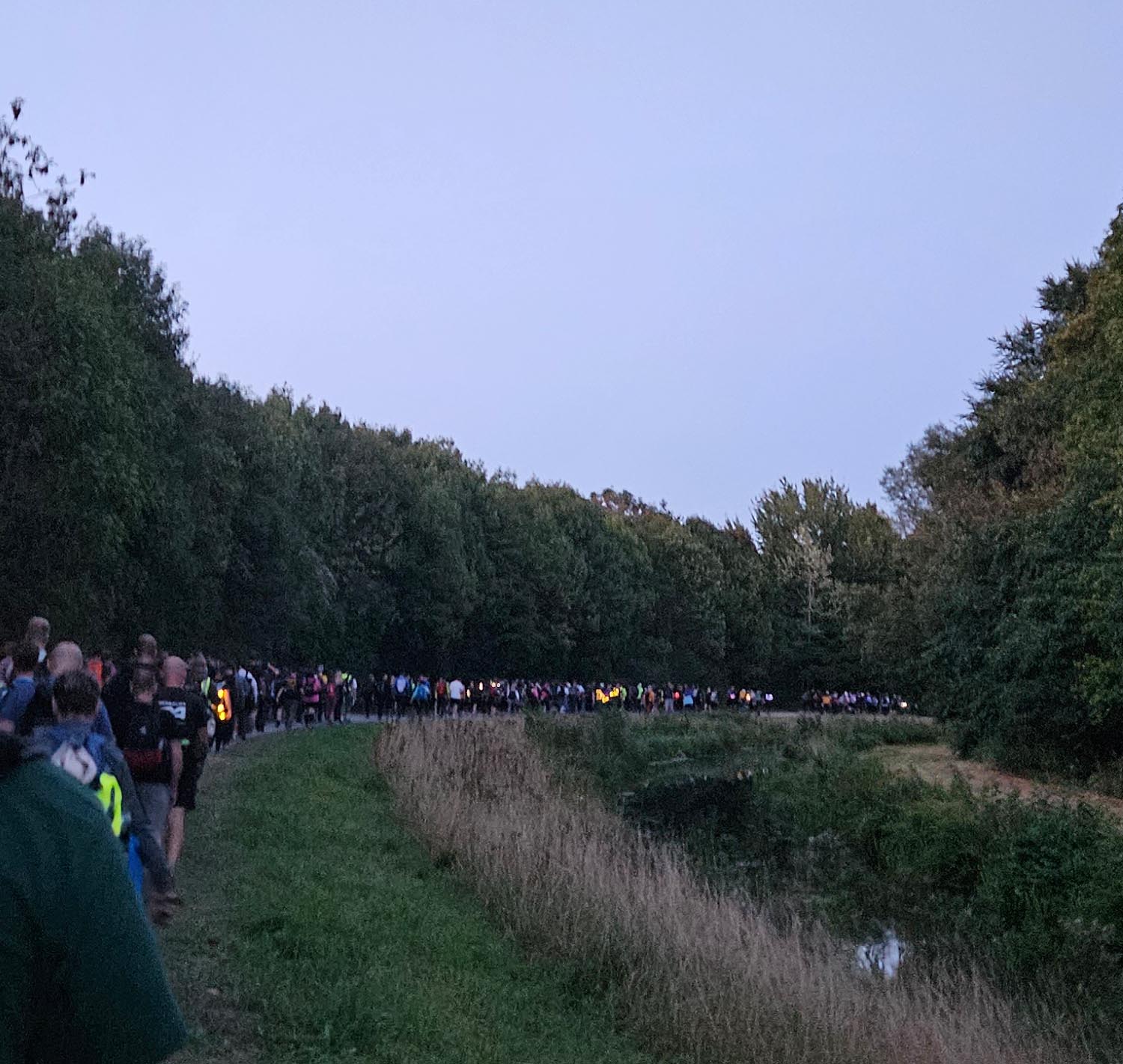 Gänsemarsch am Anfang des Mammutmarsches